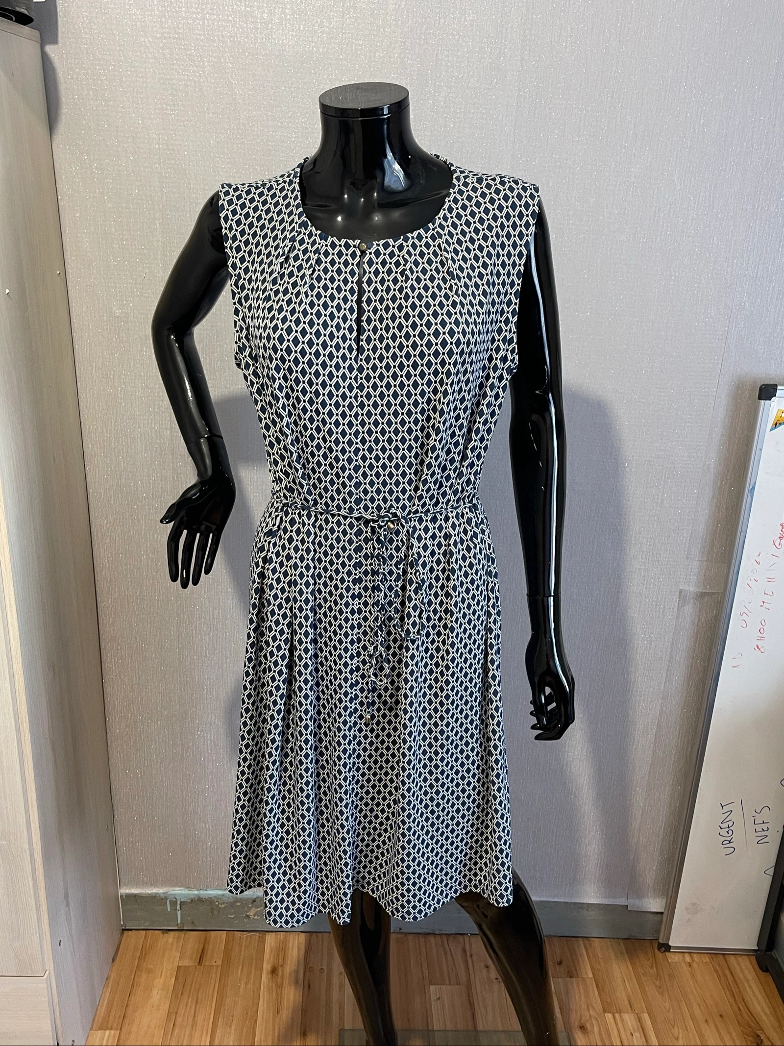 Jolie robe H&M avec ceinture taille M